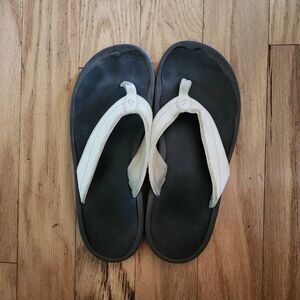 Olukia Sandals Sandals Womens Size‎ 6  FlipFlop Beige Straps Black Sole Beachy